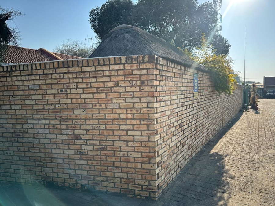 2 Bedroom Property for Sale in Oos Einde North West